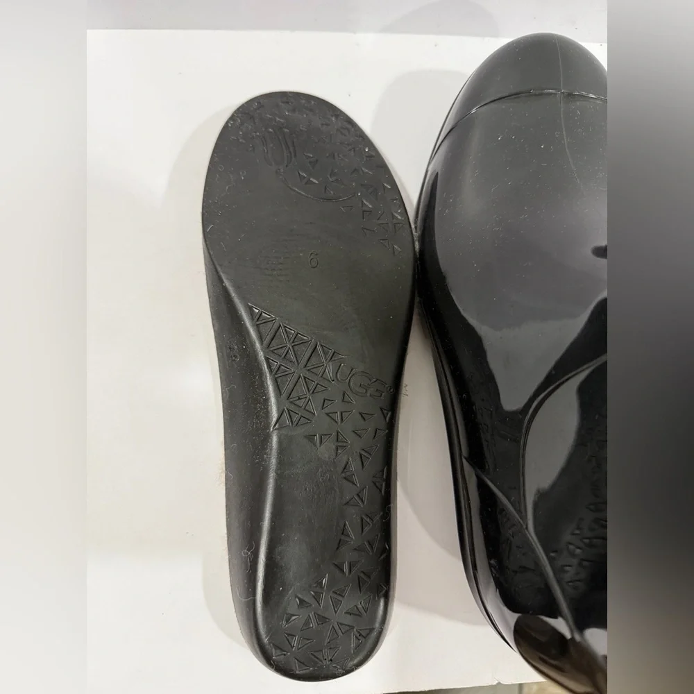 UGG Black Glossy Rain Boots Size 6 Waterproof Rubber Mid Calf